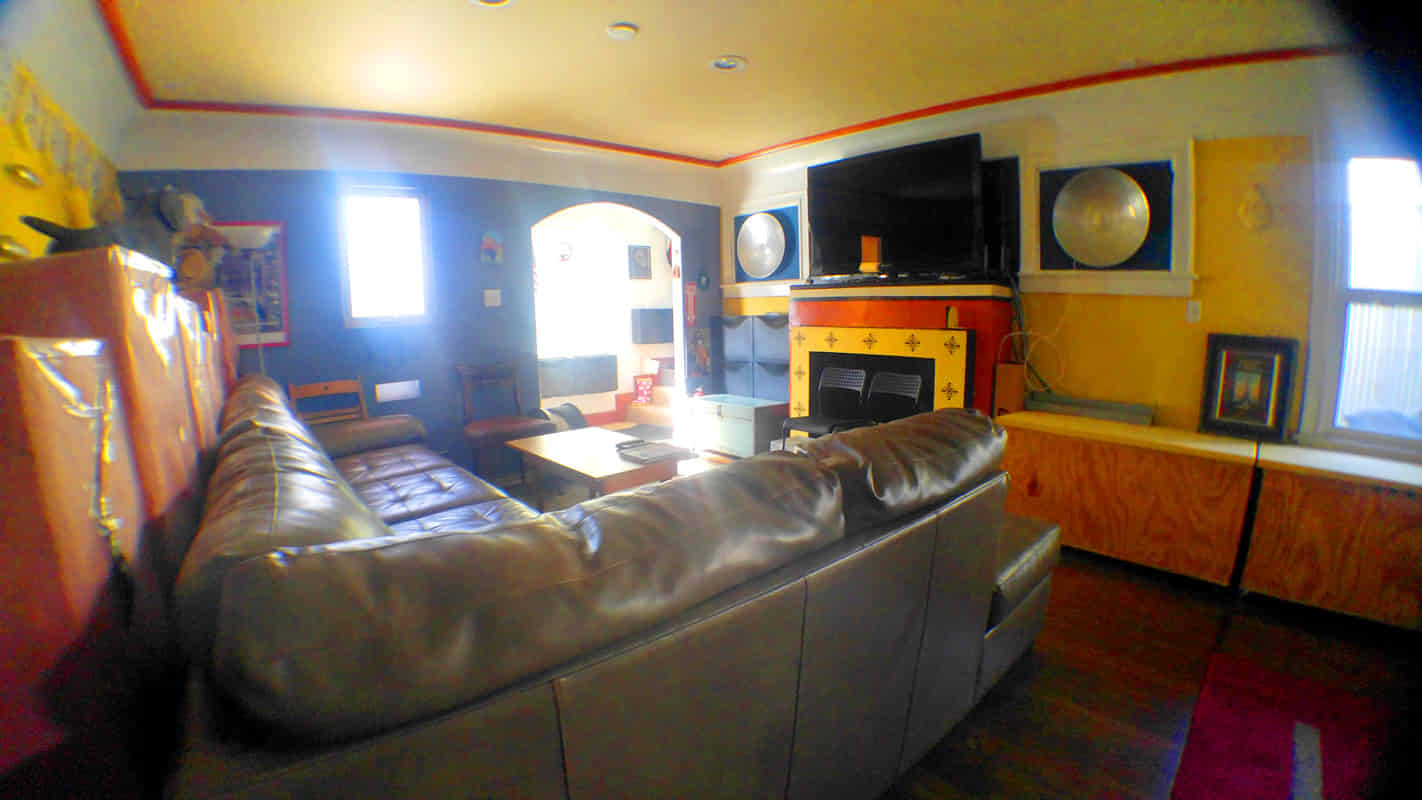 Private Room with A Shared Bath - Common Area?w=400&h=260&fit=crop&q=40&auto=format&trim=auto