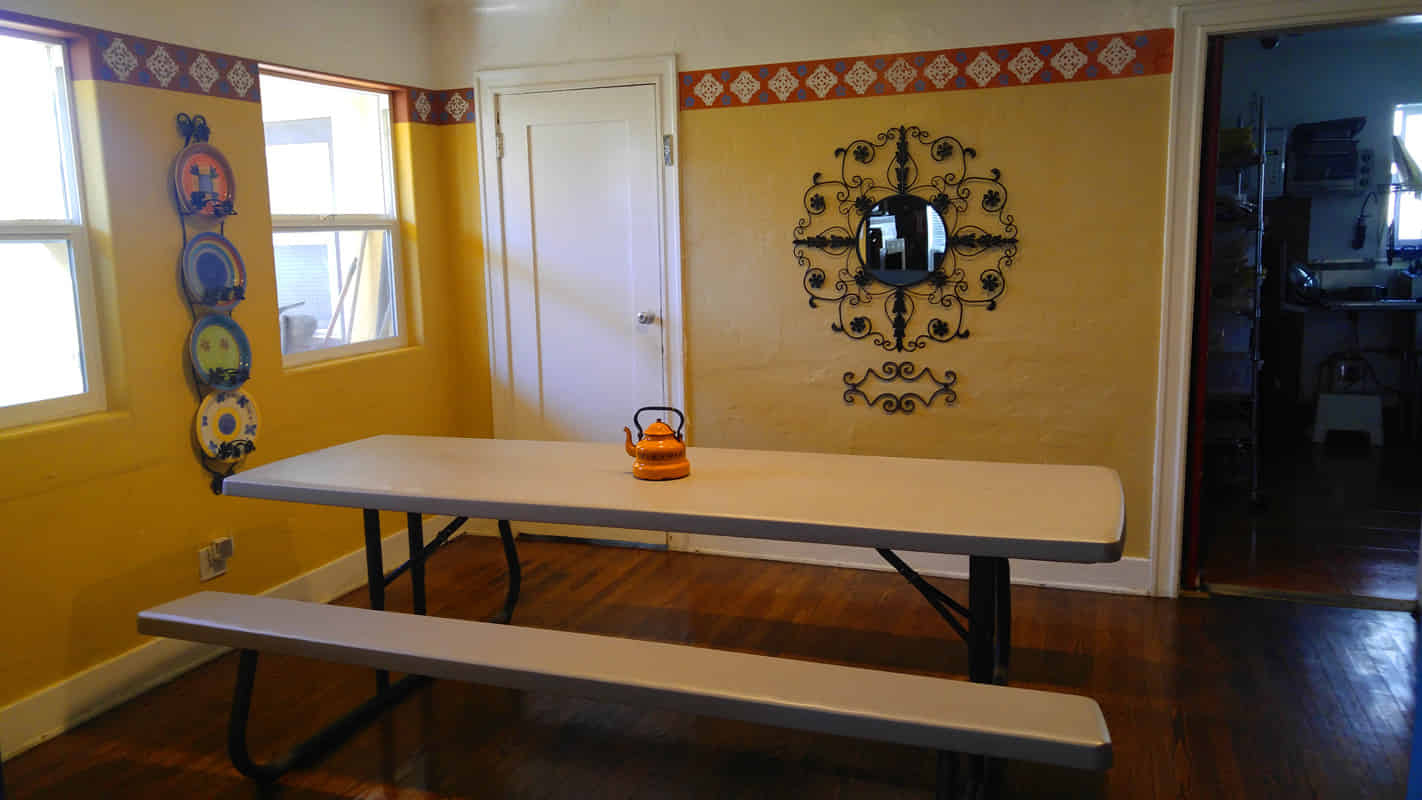 2373 Greenfield Avenue, Los Angeles - Los Angeles, California, United States - Private Room with A Shared Bath - Common Area