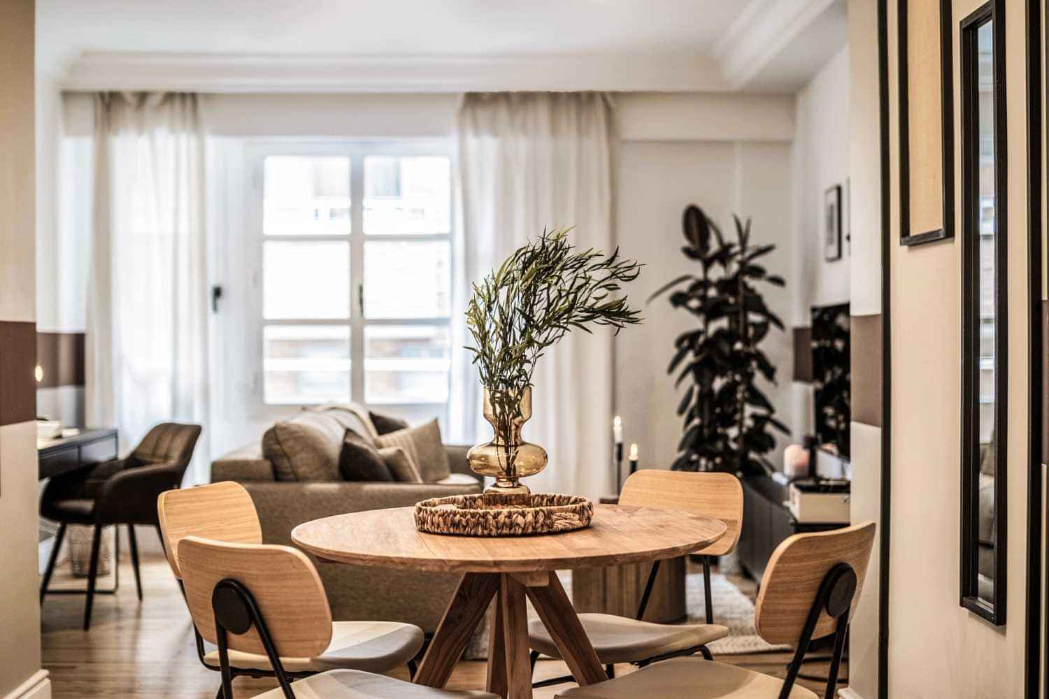 Common Area?w=400&h=260&fit=crop&q=40&auto=format&trim=auto