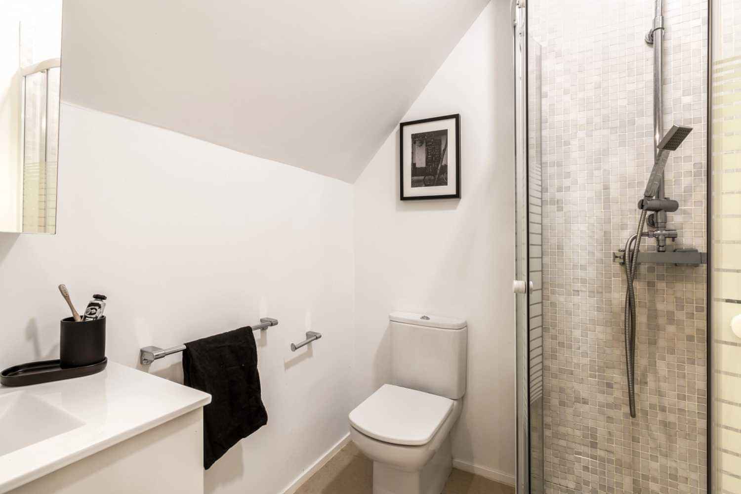 Common Area?w=400&h=260&fit=crop&q=40&auto=format&trim=auto