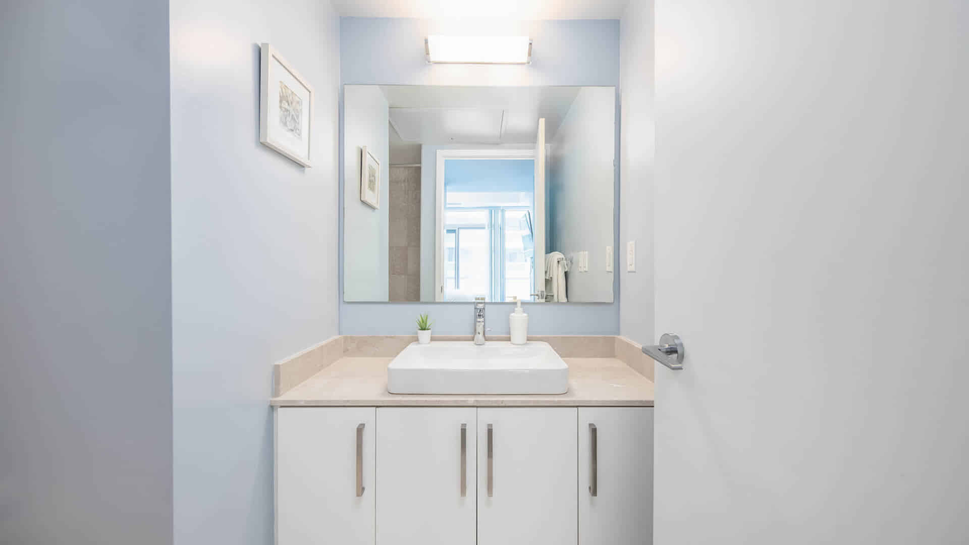 Amenities?w=400&h=260&fit=crop&q=40&auto=format&trim=auto