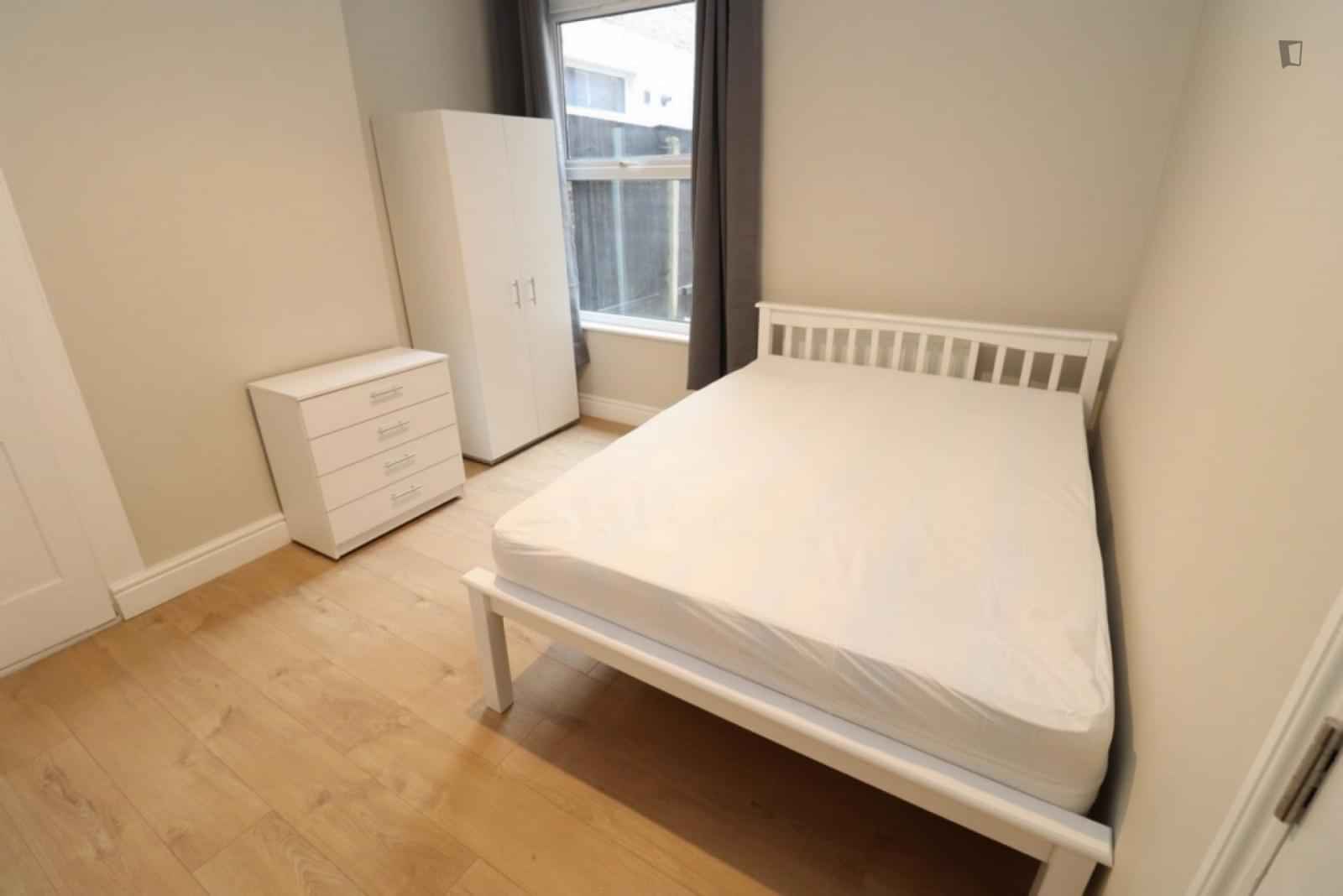 Bedroom 2 - Kitchen?w=400&h=260&fit=crop&q=40&auto=format&trim=auto