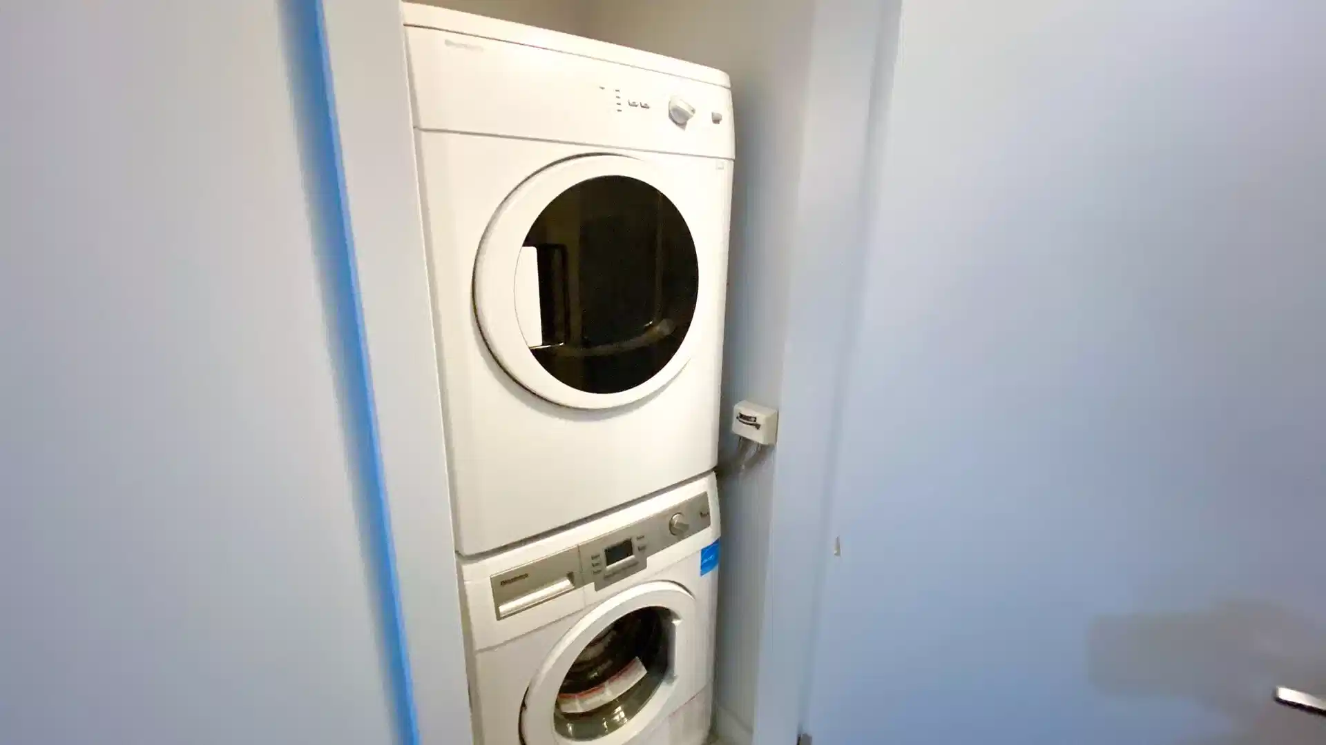 Amenities?w=400&h=260&fit=crop&q=40&auto=format&trim=auto