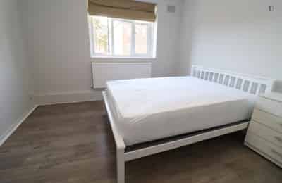 Room 1 - Bedroom?w=400&h=260&fit=crop&q=40&auto=format&trim=auto