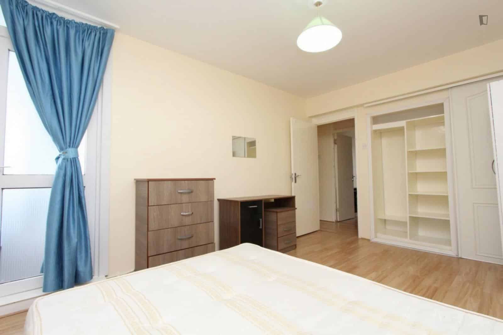 Bedroom 1  - Kitchen?w=400&h=260&fit=crop&q=40&auto=format&trim=auto