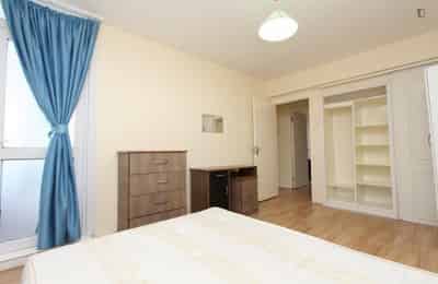 Bedroom 1 - Kitchen?w=400&h=260&fit=crop&q=40&auto=format&trim=auto
