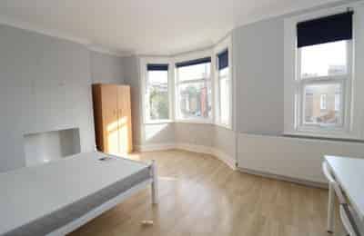 Bedroom 4 - Bathroom?w=400&h=260&fit=crop&q=40&auto=format&trim=auto