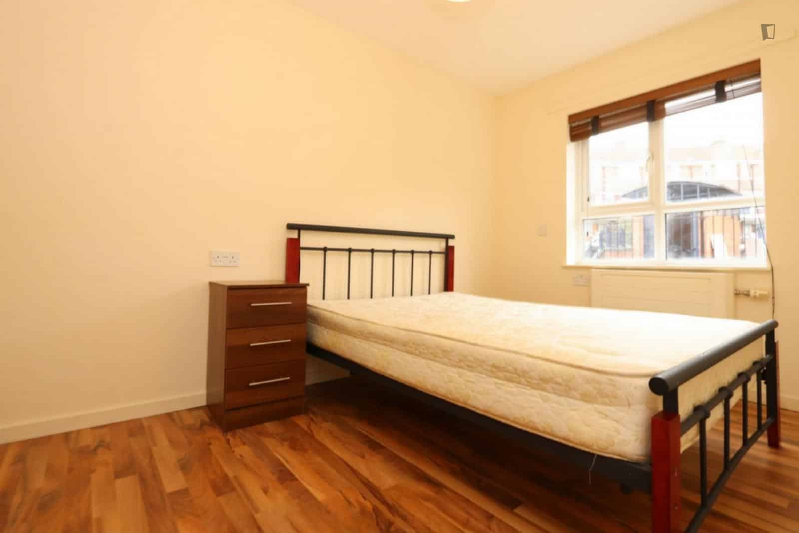 Bedroom 1  - Bathroom?w=400&h=260&fit=crop&q=40&auto=format&trim=auto