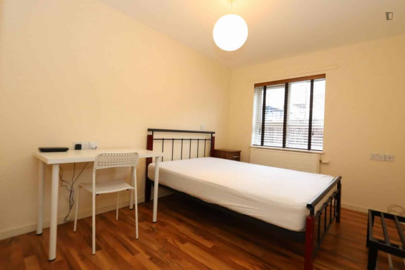 Bedroom 1  - Bathroom?w=400&h=260&fit=crop&q=40&auto=format&trim=auto