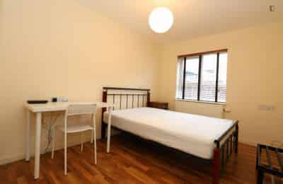 Bedroom 1 - Bathroom?w=400&h=260&fit=crop&q=40&auto=format&trim=auto