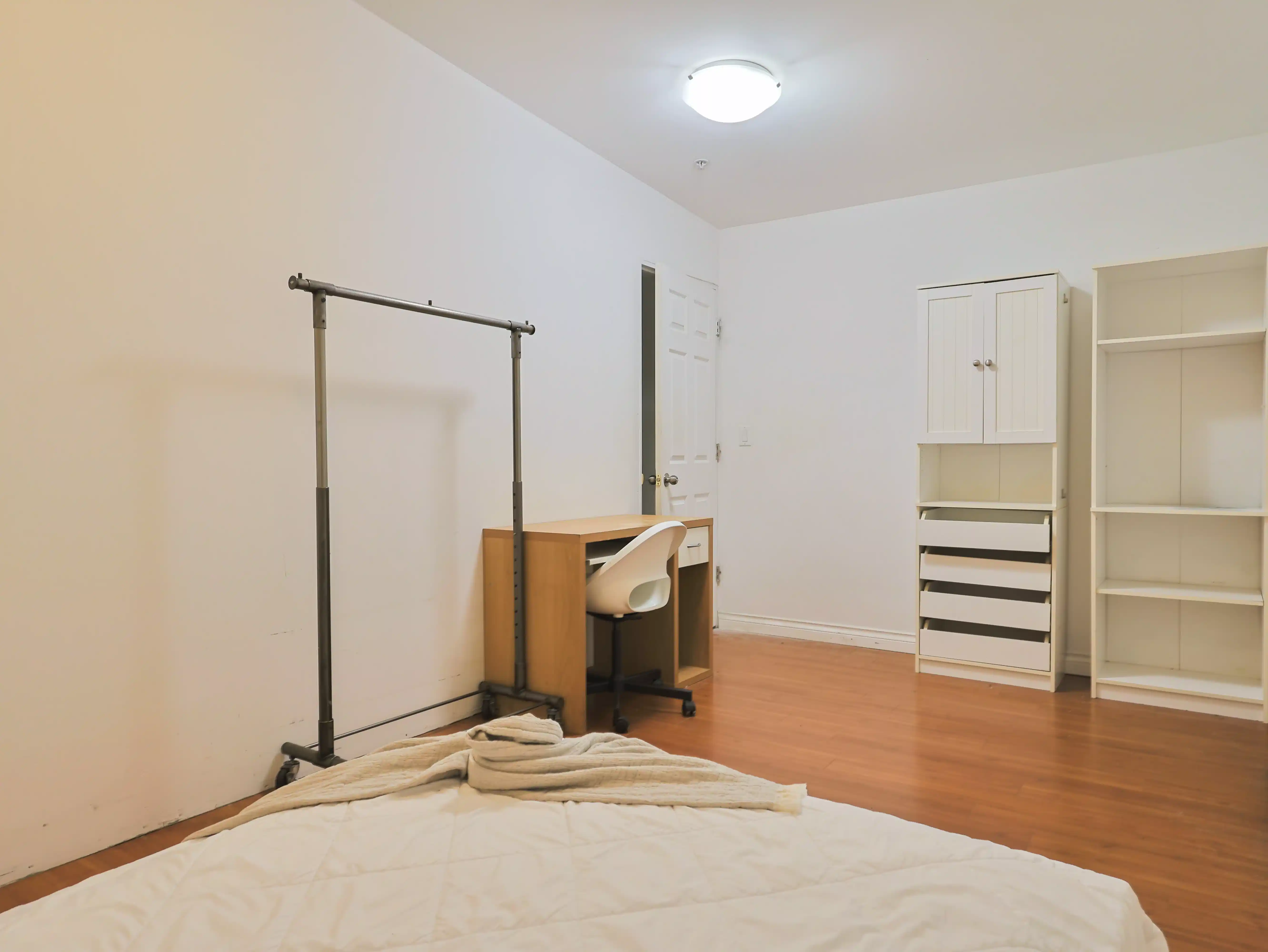 Kitchen?w=400&h=260&fit=crop&q=40&auto=format&trim=auto