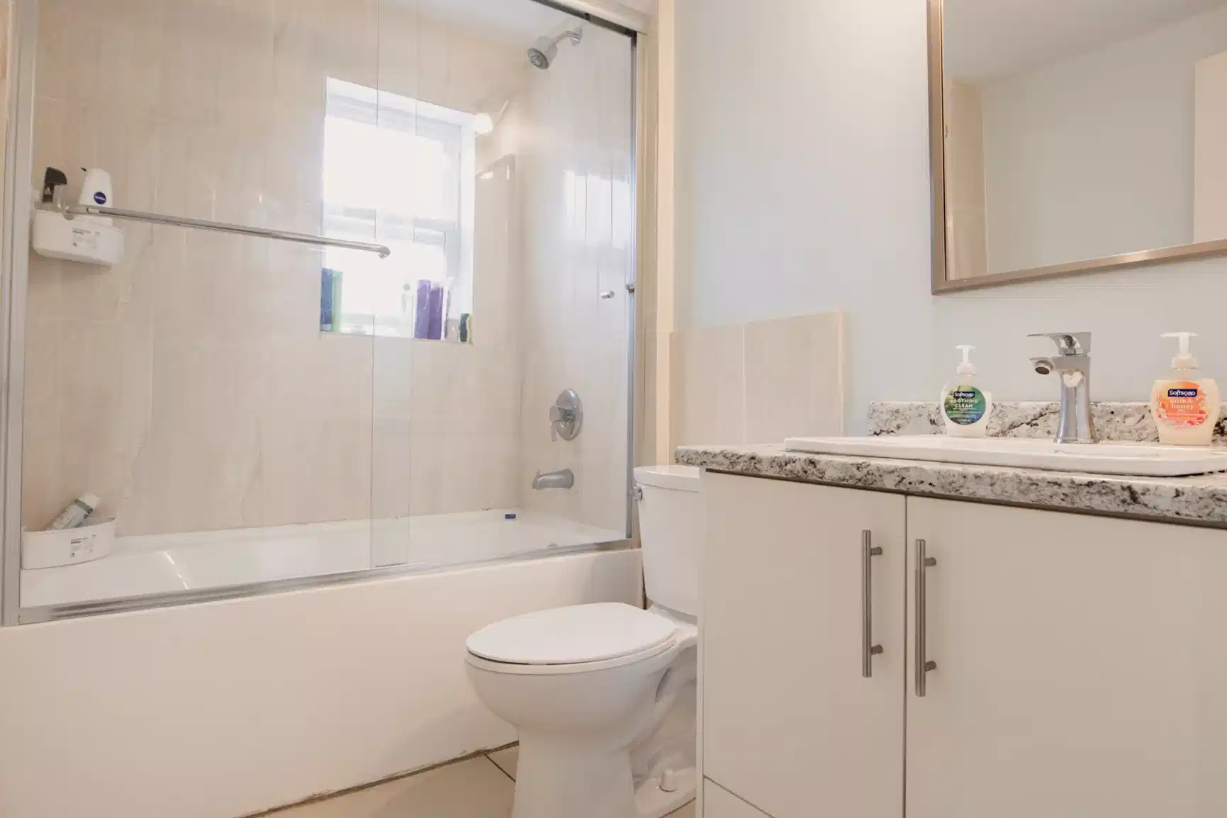 2832 W 3rd Ave, Vancouver - Vancouver, Canada - Bathroom