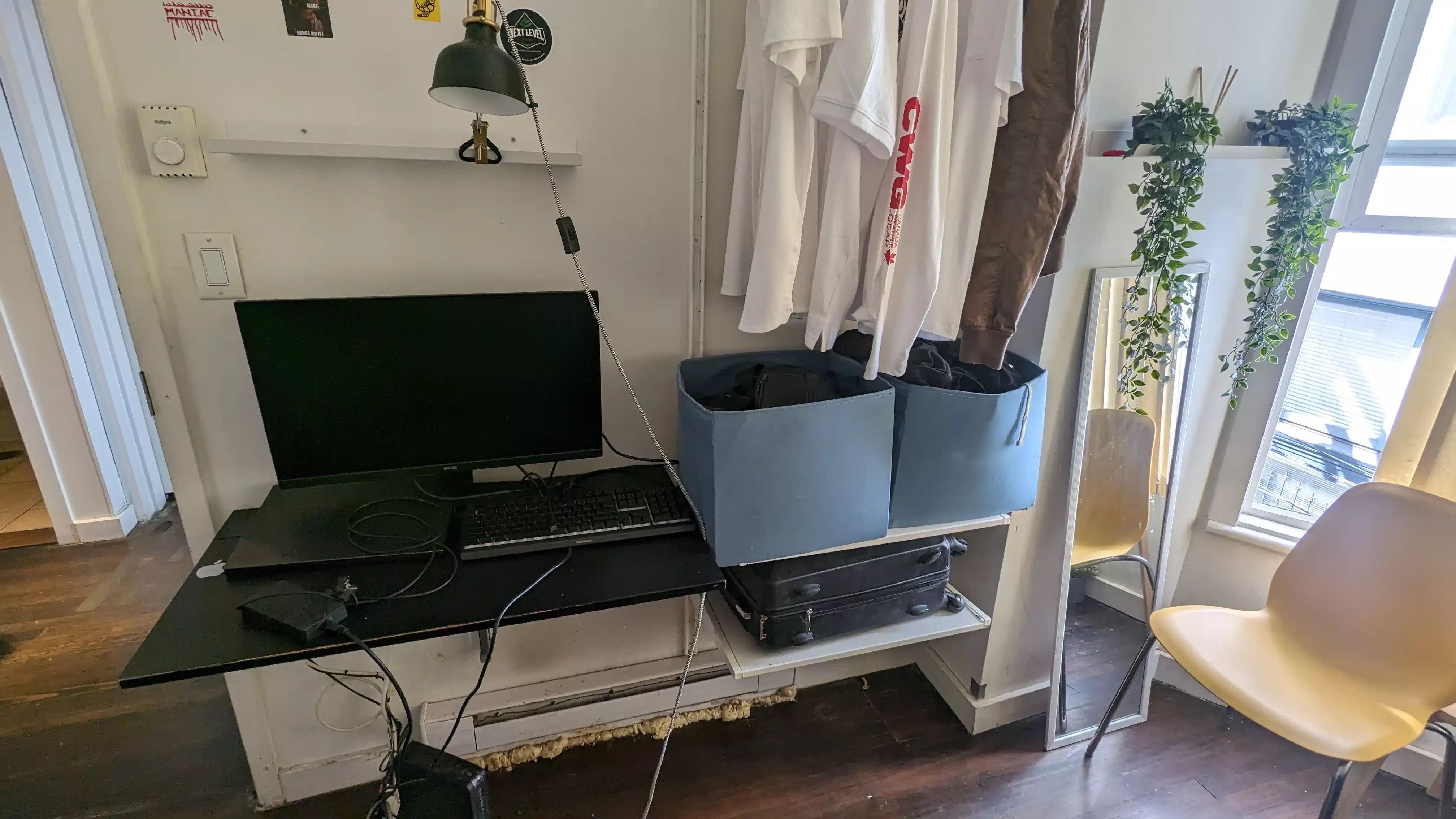 Exterior?w=400&h=260&fit=crop&q=40&auto=format&trim=auto