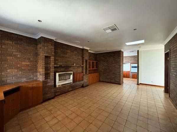 Bathroom?w=400&h=260&fit=crop&q=40&auto=format&trim=auto