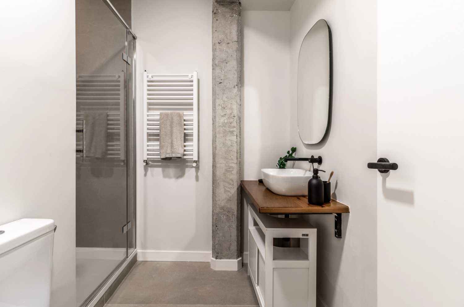 Common Area?w=400&h=260&fit=crop&q=40&auto=format&trim=auto