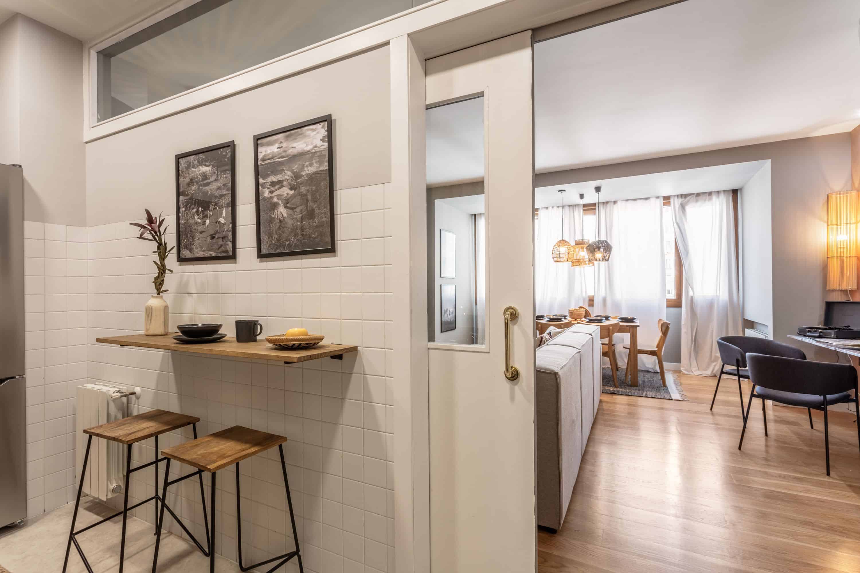 Common Area?w=400&h=260&fit=crop&q=40&auto=format&trim=auto