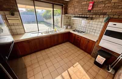 Bedroom 1 - Amenities?w=400&h=260&fit=crop&q=40&auto=format&trim=auto