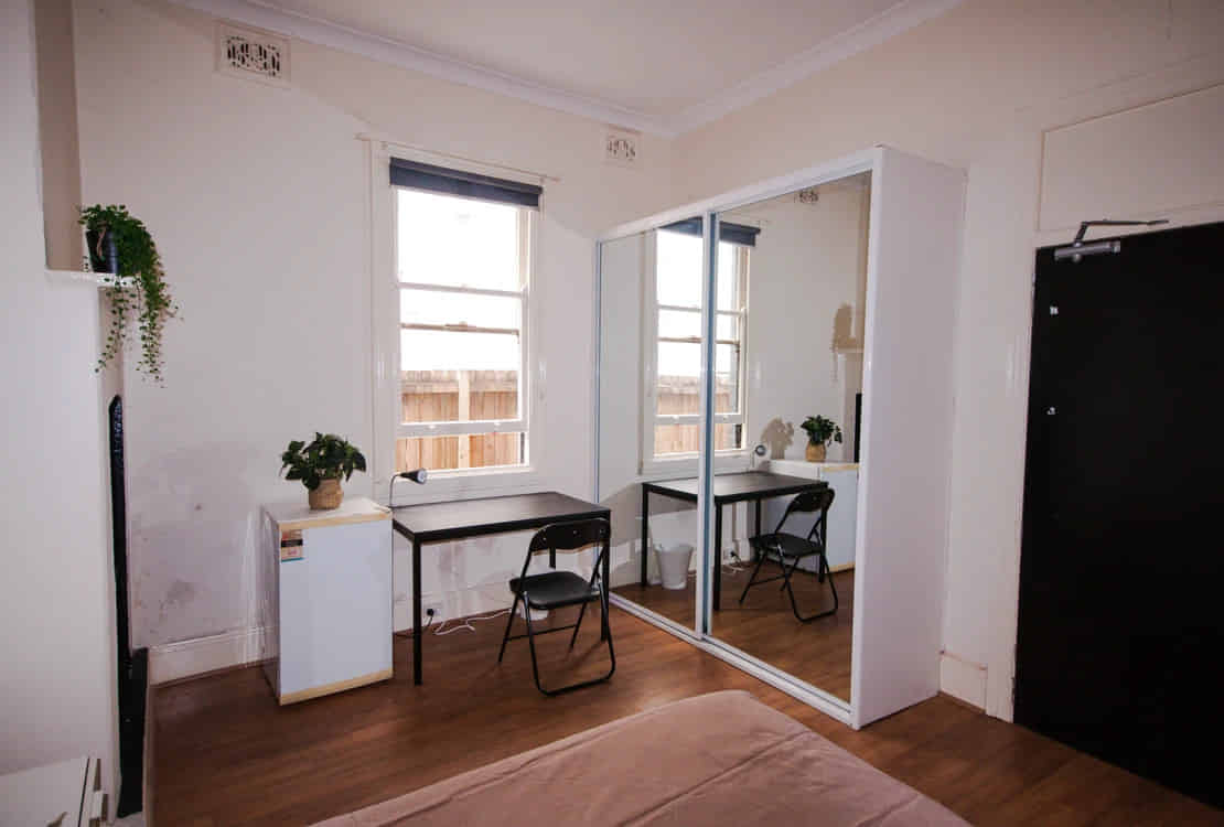 Kitchen?w=400&h=260&fit=crop&q=40&auto=format&trim=auto