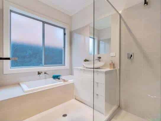 Common Area?w=400&h=260&fit=crop&q=40&auto=format&trim=auto