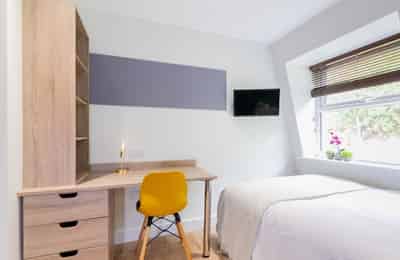 Room in a 5 Bedroom Apartment, 42 Bankfield Road, Huddersfield, HD1 3HR - Huddersfield, England, United Kingdom - Bedroom 1 - Bedroom