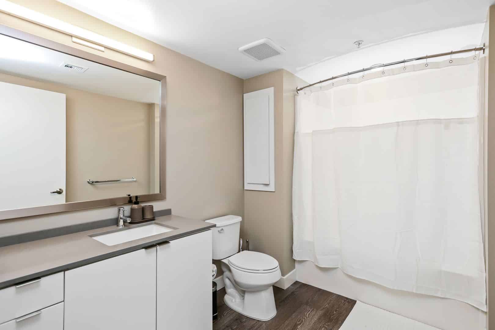 6677 Santa Monica Blvd, Los Angeles Student Apartments | Amber