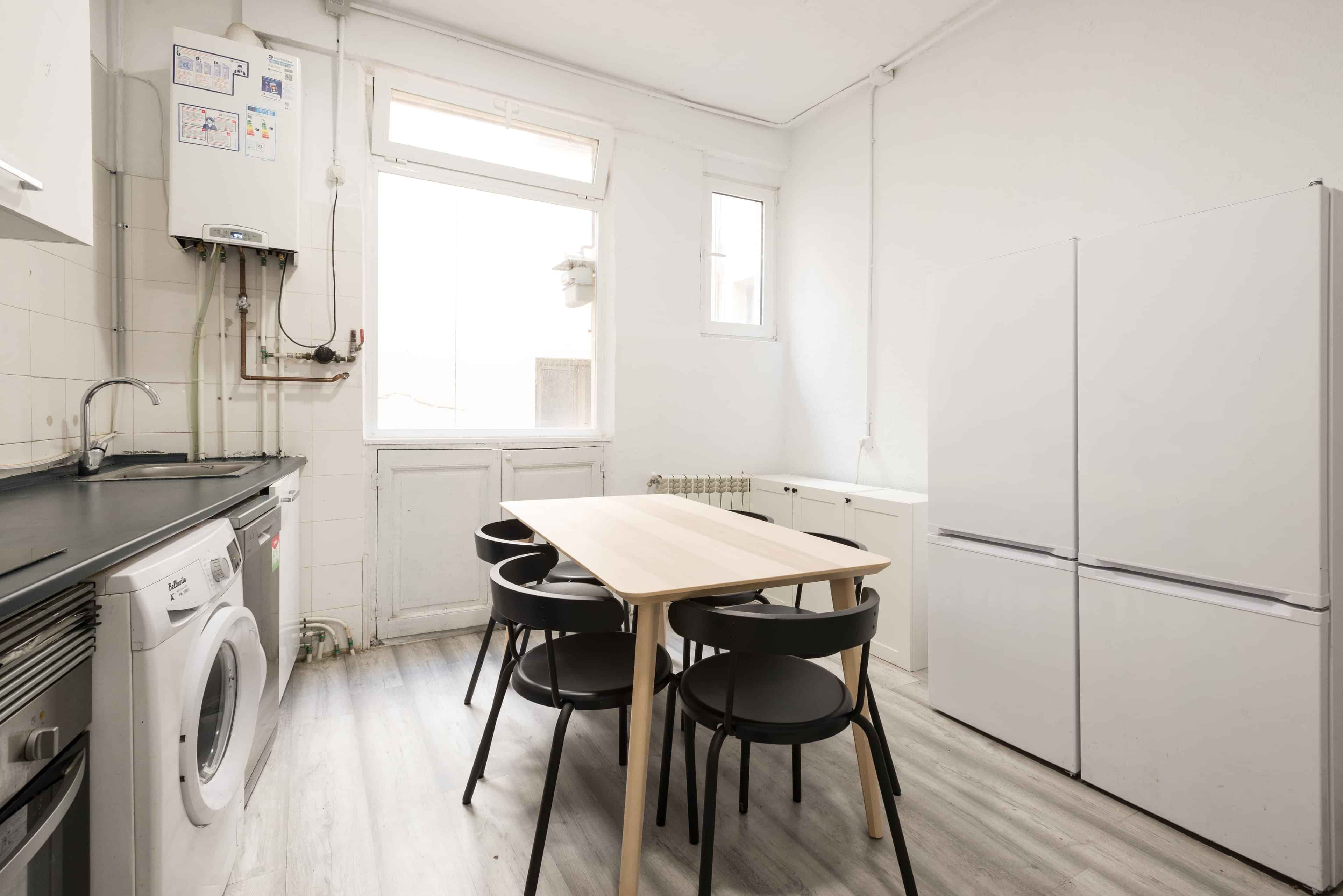 Calle Cedaceros 8 4º, Madrid - Madrid, Spain - Kitchen