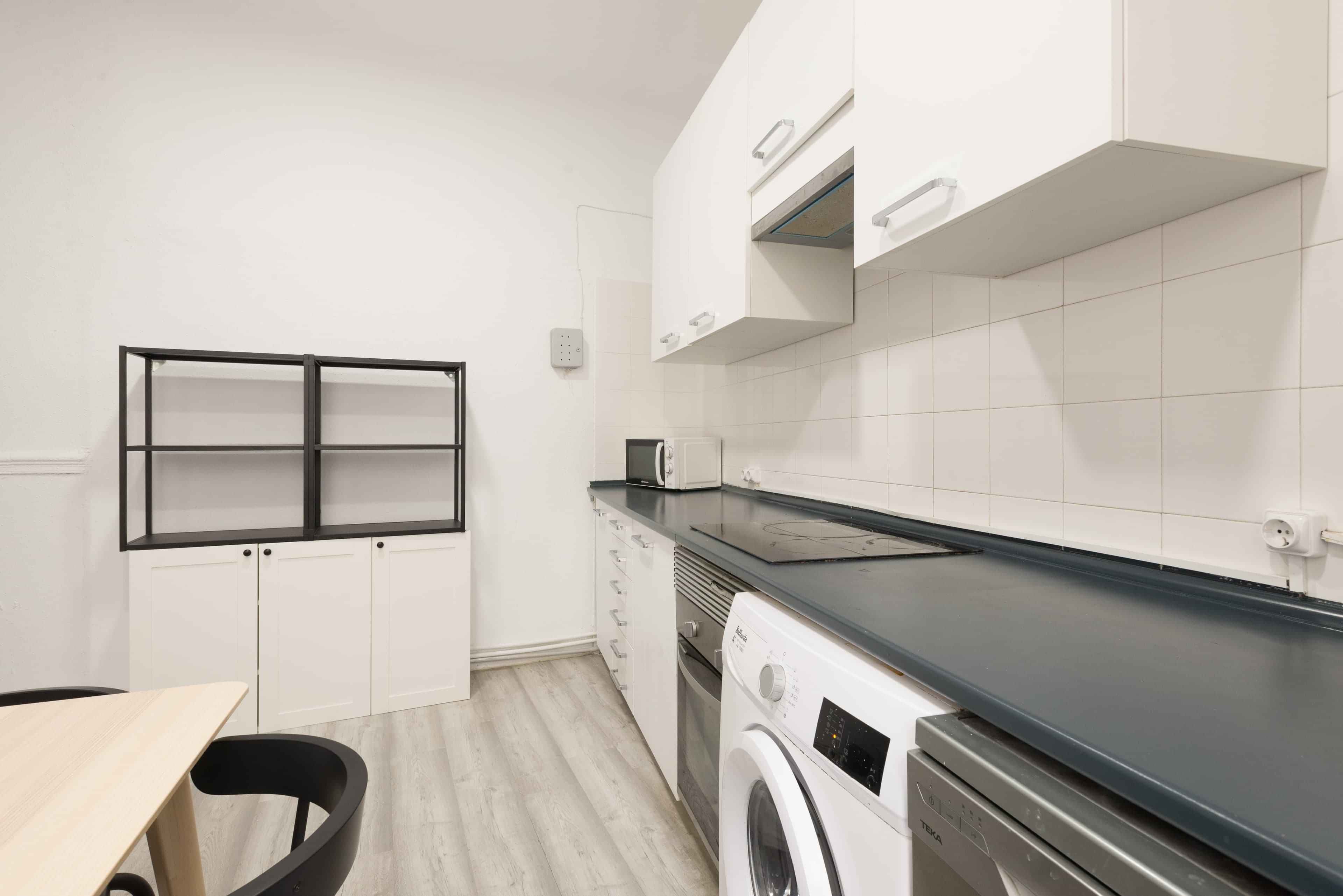 Calle Cedaceros 8 4º, Madrid - Madrid, Spain - Kitchen