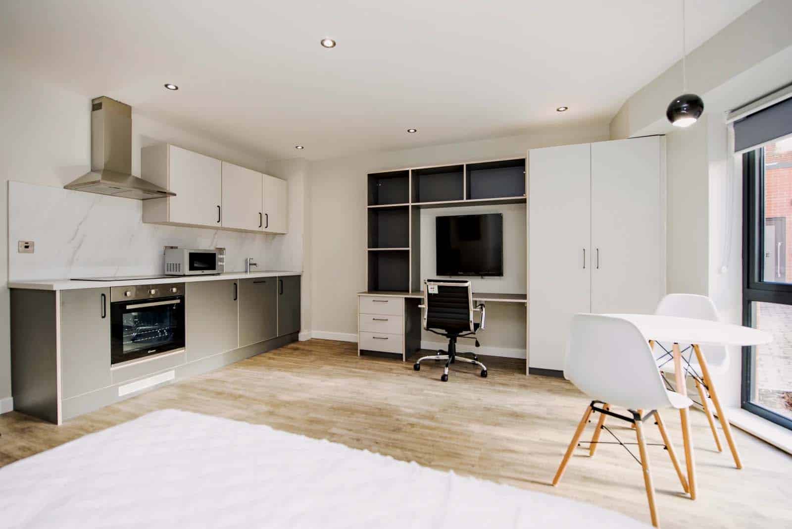 Room?w=400&h=260&fit=crop&q=40&auto=format&trim=auto