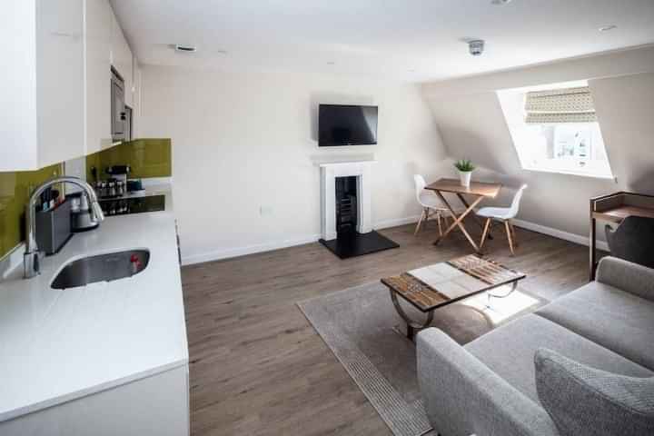 1 Bedroom 1 Bathroom  - Common Area?w=400&h=260&fit=crop&q=40&auto=format&trim=auto