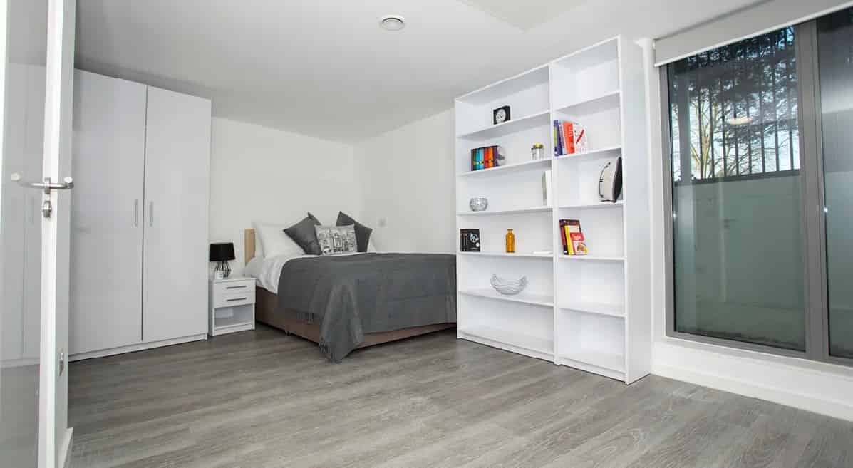 Amenities?w=400&h=260&fit=crop&q=40&auto=format&trim=auto