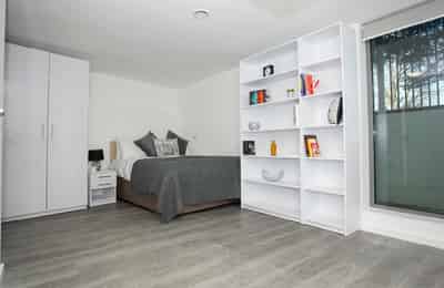 Amenities?w=400&h=260&fit=crop&q=40&auto=format&trim=auto