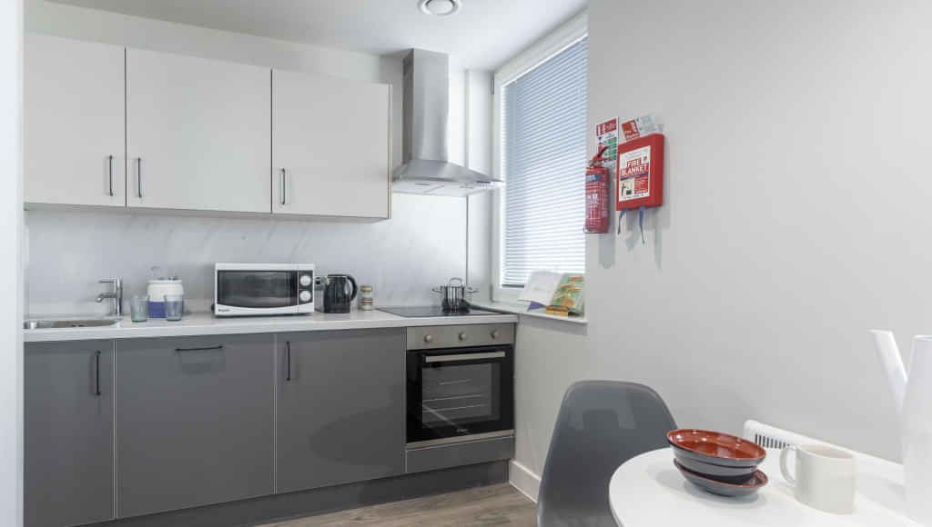 Common Area?w=400&h=260&fit=crop&q=40&auto=format&trim=auto