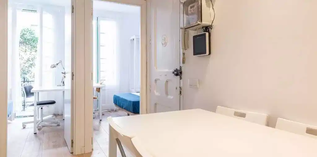 Antiga Travessera 1, Barcelona - Barcelona, Spain - Amenities