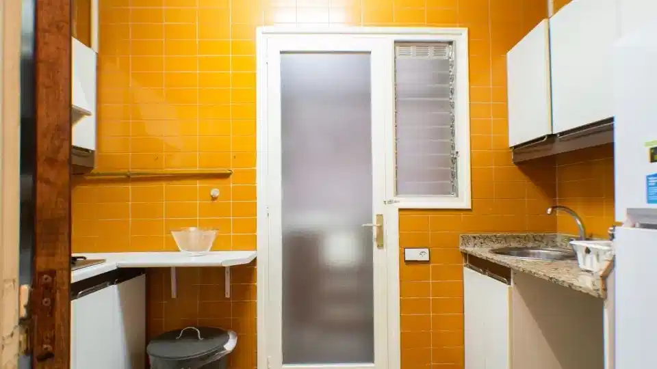 Comte Borrell 1, Barcelona - Barcelona, Spain - Kitchen