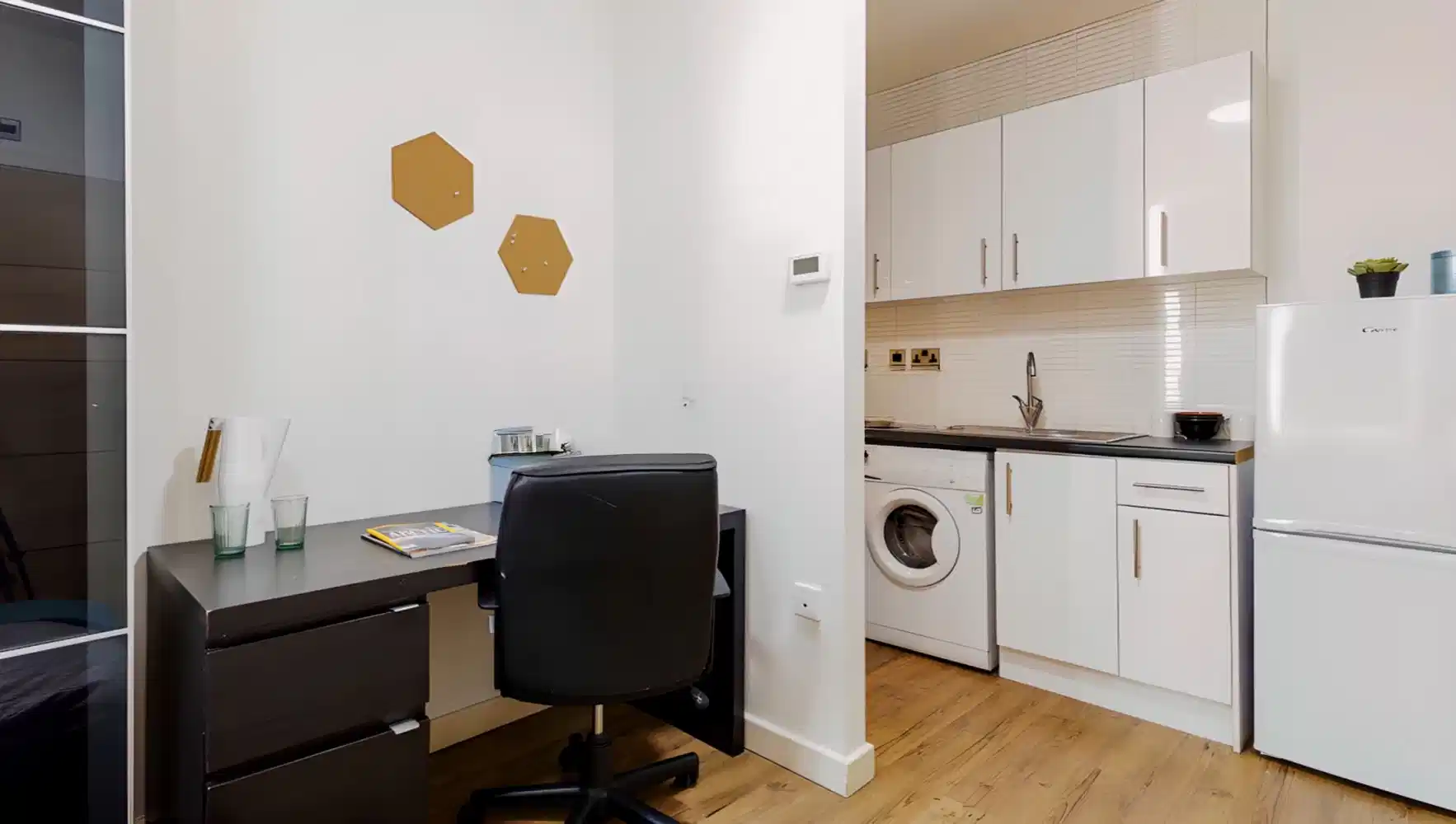 28 De Montfort Street, Leicester - Leicester, England, United Kingdom - Amenities