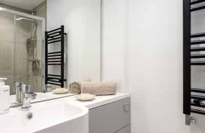 1 Bedroom Apartment, 48 Park Street, Bristol, BS1 5JN (7A) - Bristol, England, United Kingdom - 1 Bedroom 1 Bathroom - Bathroom