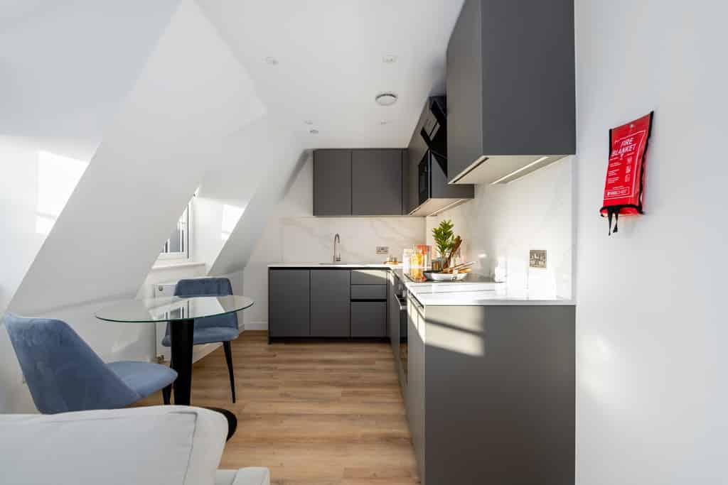 Bedroom 1 - Bathroom?w=400&h=260&fit=crop&q=40&auto=format&trim=auto