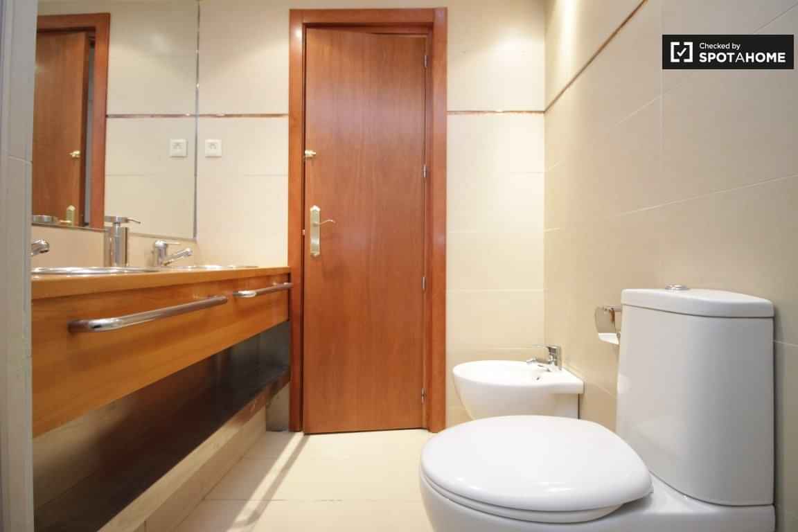 Gonzalez Tablas, Barcelona - Barcelona, Spain - Bathroom