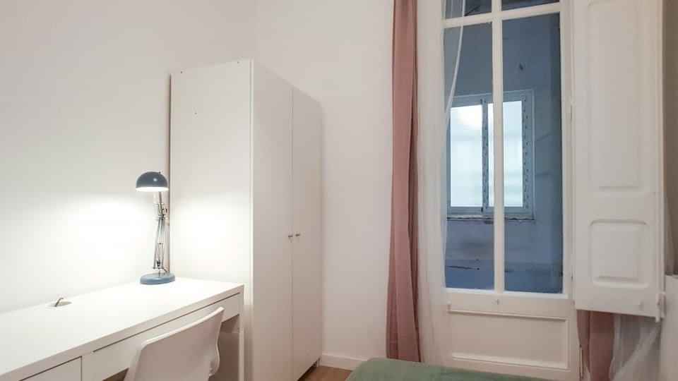 Kitchen?w=400&h=260&fit=crop&q=40&auto=format&trim=auto