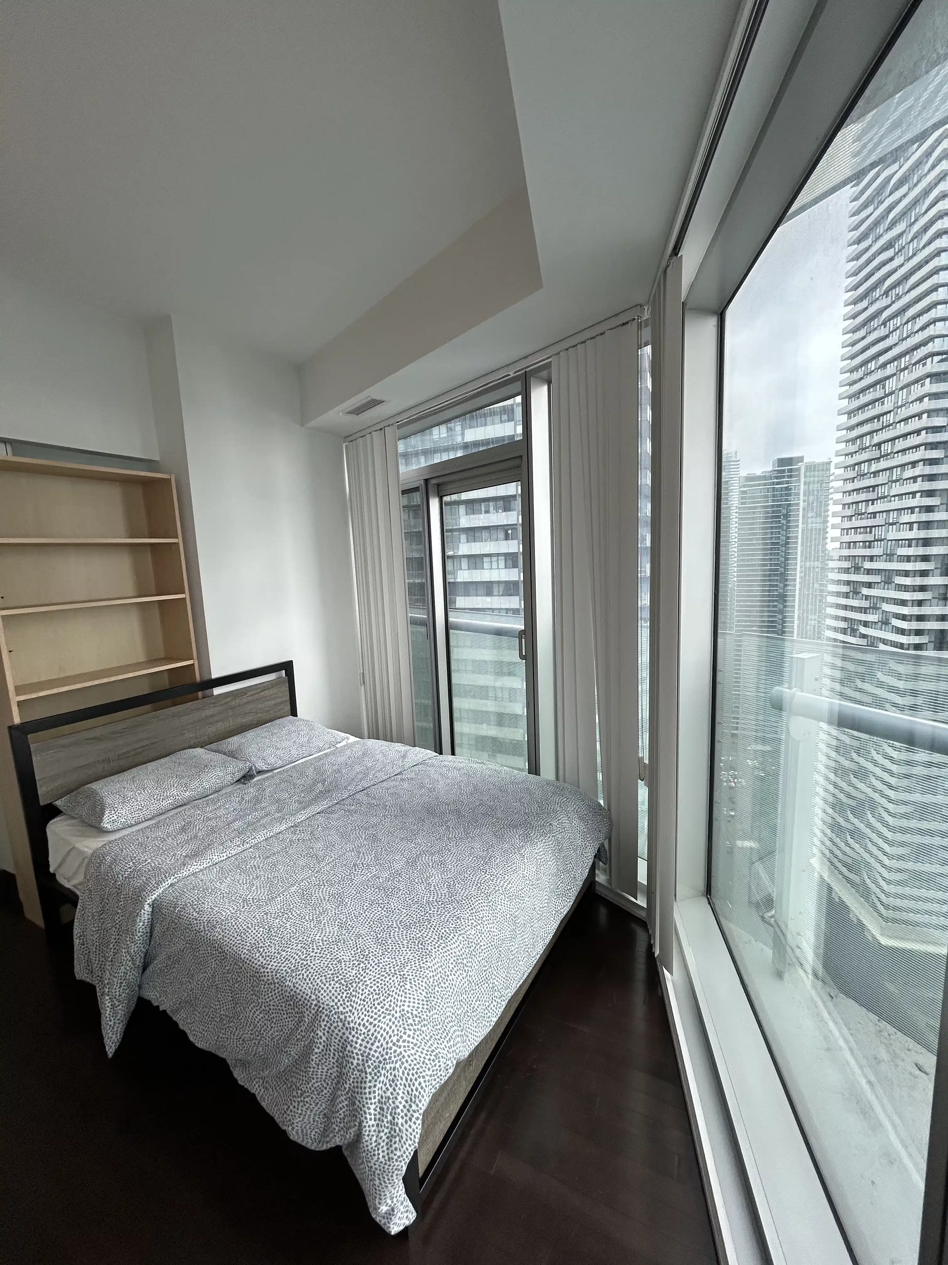 Amenities?w=400&h=260&fit=crop&q=40&auto=format&trim=auto