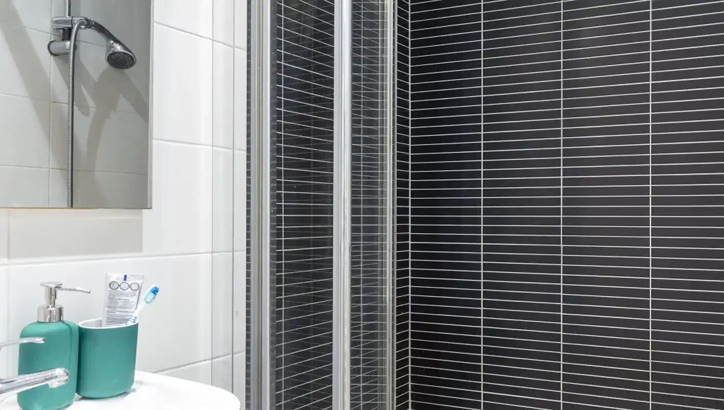 Floor Plan?w=400&h=260&fit=crop&q=40&auto=format&trim=auto