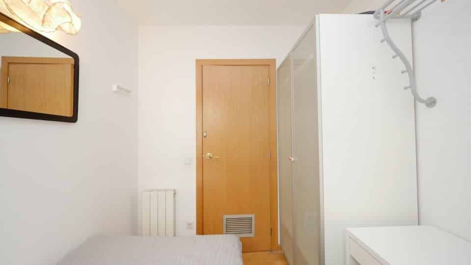 Exterior?w=400&h=260&fit=crop&q=40&auto=format&trim=auto