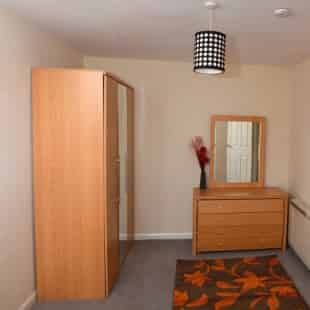 Kitchen?w=400&h=260&fit=crop&q=40&auto=format&trim=auto