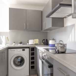 Kitchen?w=400&h=260&fit=crop&q=40&auto=format&trim=auto