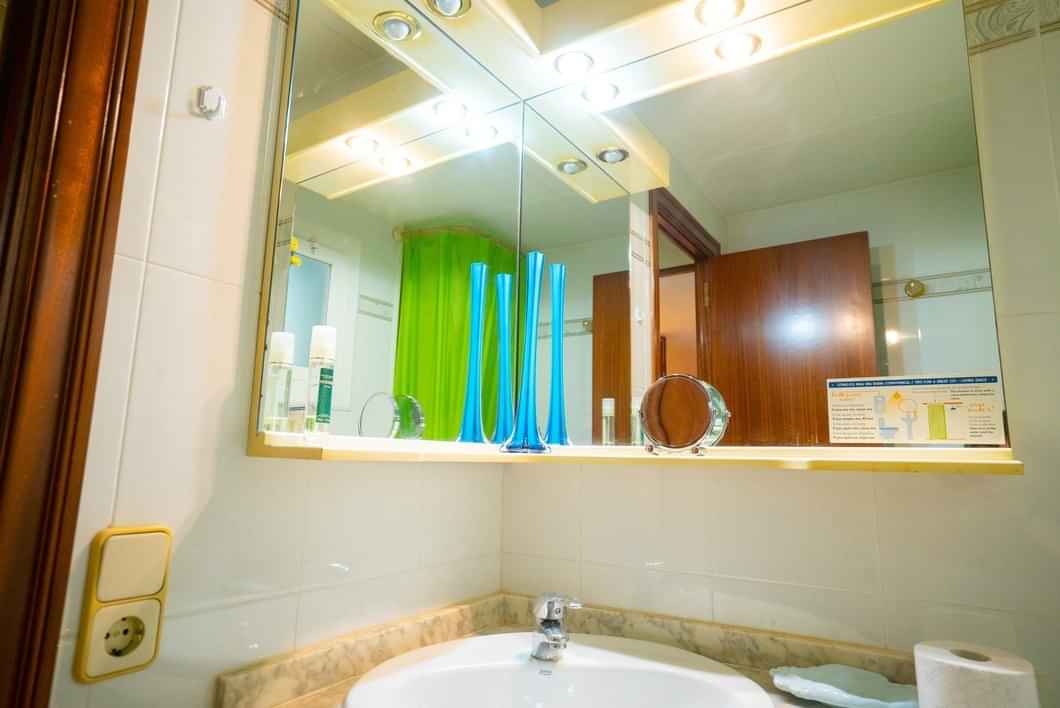 Sants, Barcelona - Barcelona, Spain - Bathroom