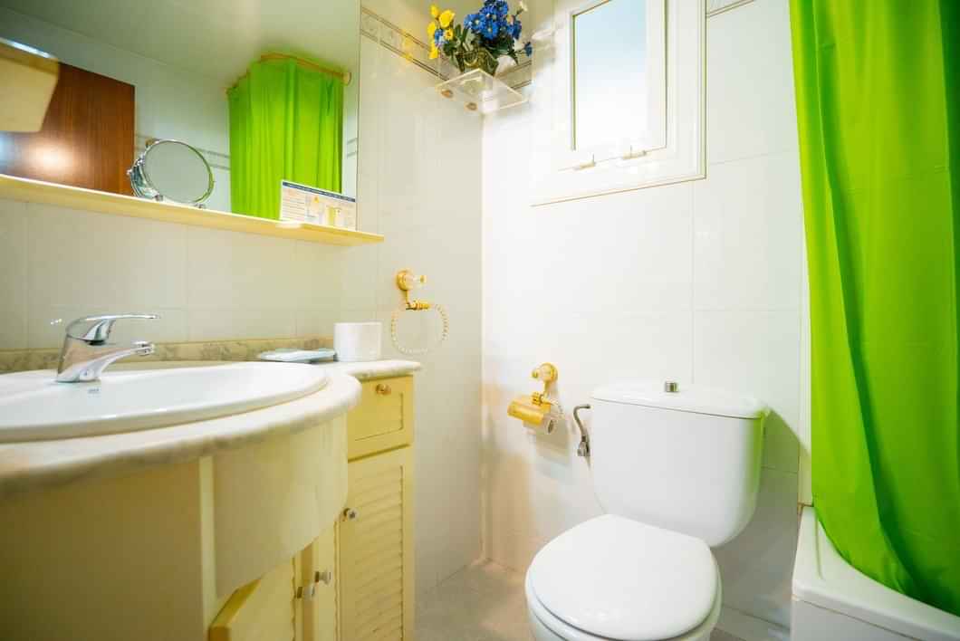 Sants, Barcelona - Barcelona, Spain - Bathroom