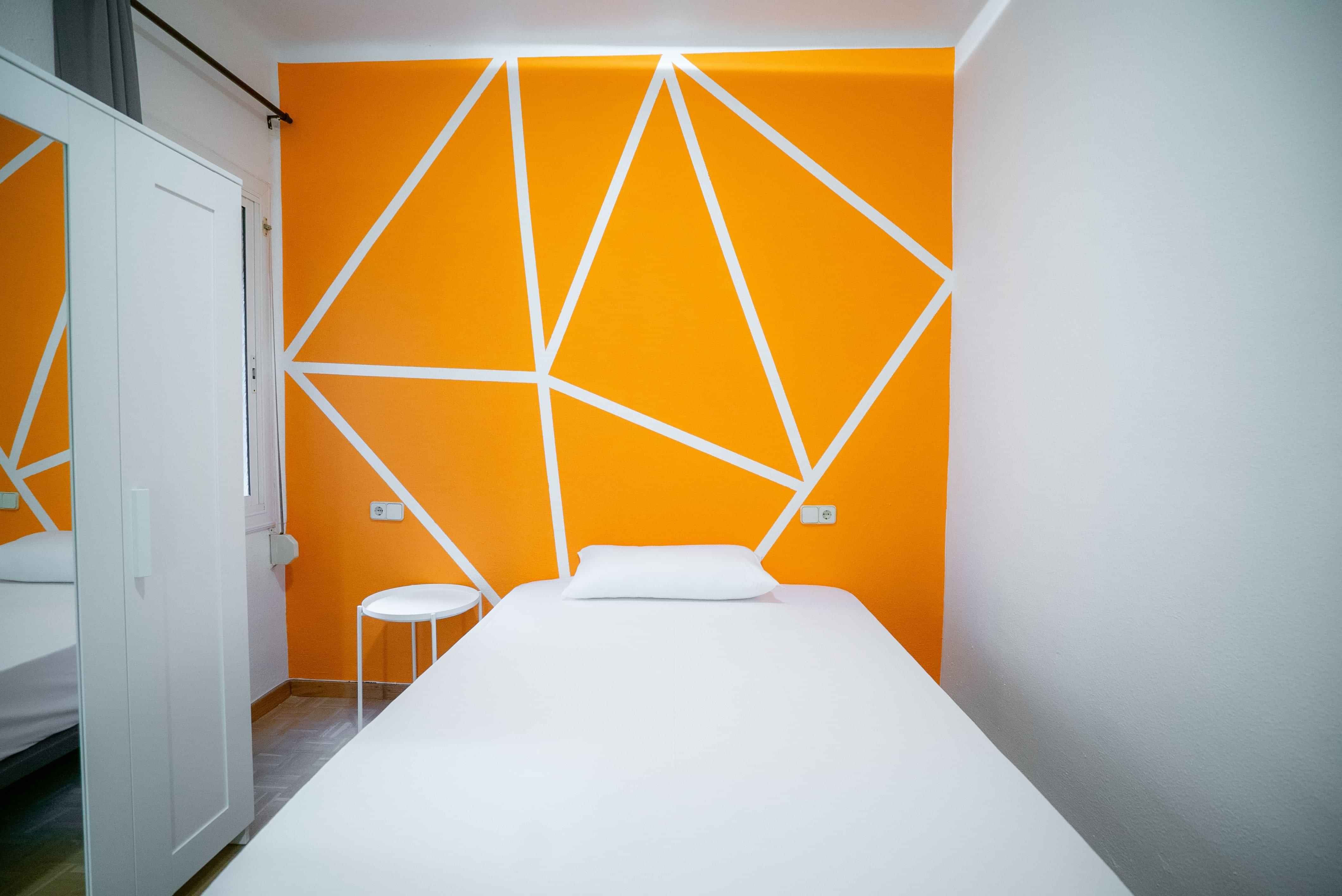 Bathroom?w=400&h=260&fit=crop&q=40&auto=format&trim=auto