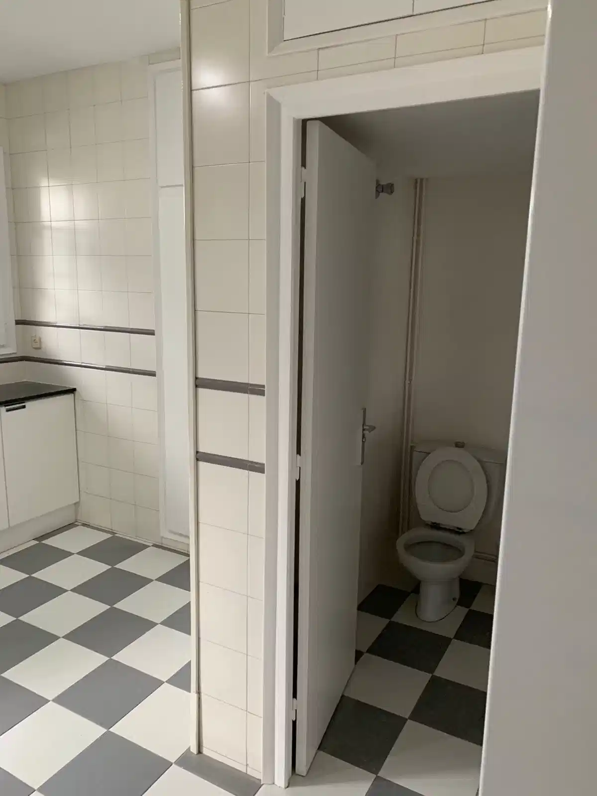 Paseo Manuel Girona, Barcelona - Barcelona, Spain - Bathroom