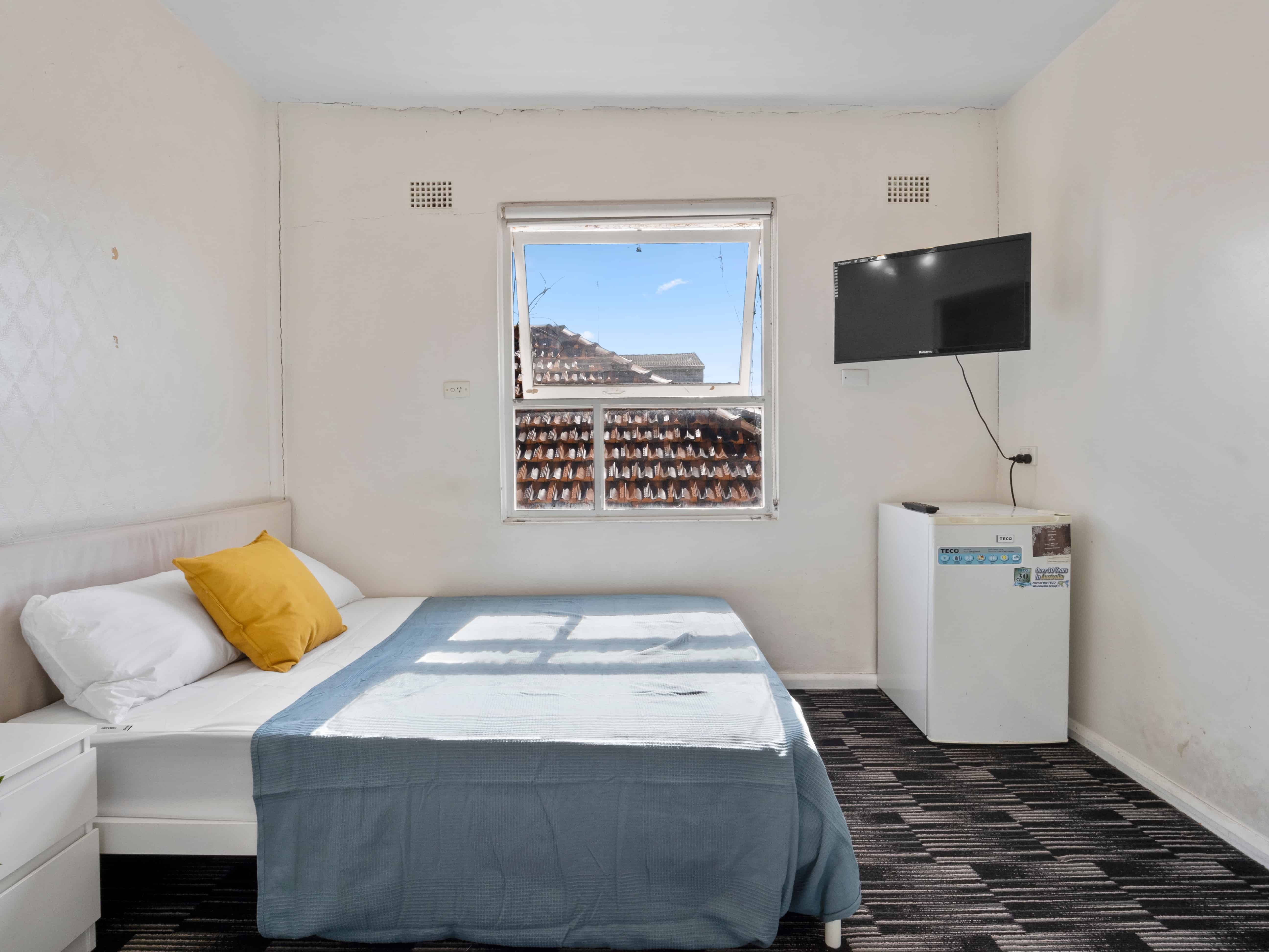 Room in a 14 Bedroom Apartment, 12 Fern, Randwick, Sydney - Sydney, New South Wales, Australia - Room 6b - Bedroom