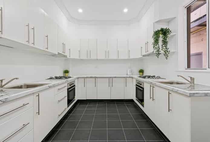 Kitchen?w=400&h=260&fit=crop&q=40&auto=format&trim=auto